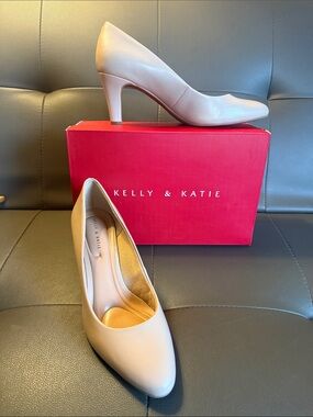 Kelly & Katie Nude “Genna” Pumps 9M